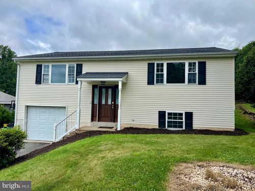 17 Elaine Dr, BOYERTOWN, PA, 19512-8665 | Card Image