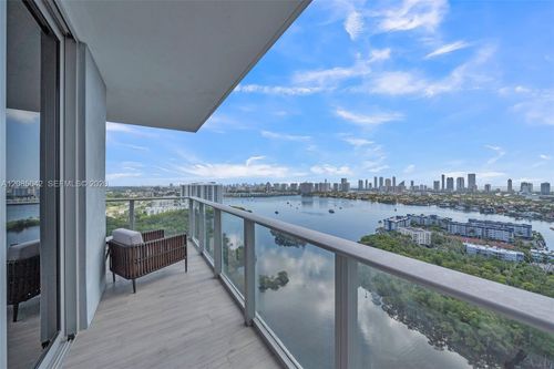 2707-16385 Biscayne Blvd, Aventura, FL, 33160-5450 | Card Image