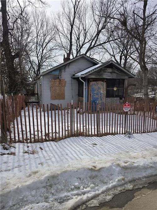 5631 E 29th St, Kansas City, MO, 64128-1422 | Card Image