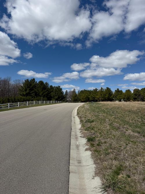 1944 Long Ave, Detroit Lakes, MN, 56501 | Card Image