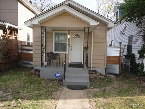 6518 Chamberlain Ave, Saint Louis, MO, 63130-2633 | Card Image