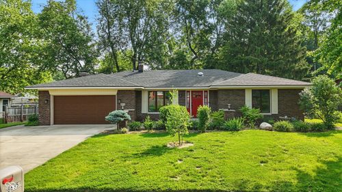 8635 Bishops Ln, Indianapolis, IN, 46217-6001 | Card Image