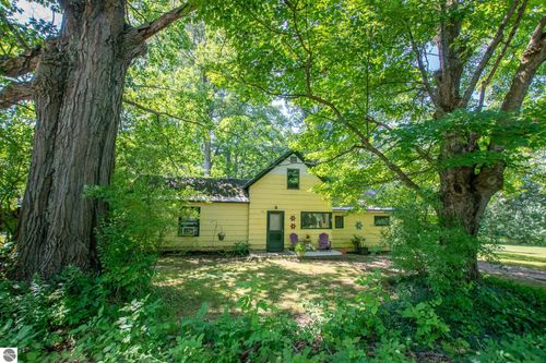 1304 S Richter Rd, Suttons Bay, MI, 49682-9263 | Card Image