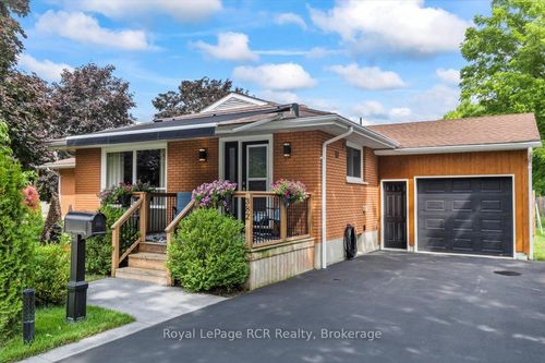 382 3rd St, Hanover, ON, N4N1B3 | Card Image