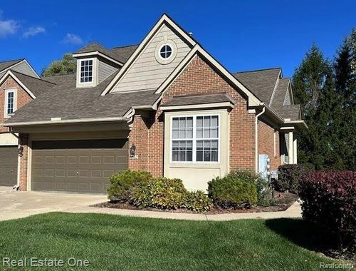 9062 Rhyan Rd, White Lake, MI, 48386-4615 | Card Image