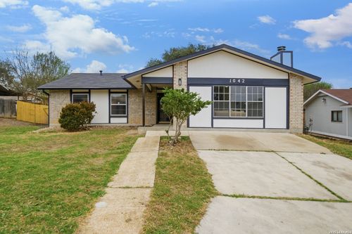 1042 Lemon Tree St, San Antonio, TX, 78245-1627 | Card Image