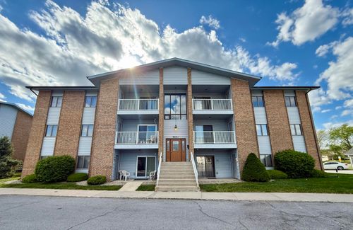 apt-304-9621 Merrillville Rd, Crown Point, IN, 46307-2247 | Card Image