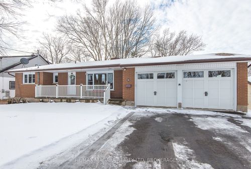 18 Oakridge Cres, Port Colborne, ON, L3K2T4 | Card Image