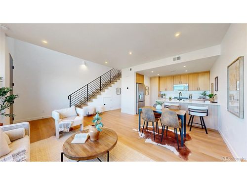 933 Edge Cir, Longmont, CO, 80501-9008 | Card Image