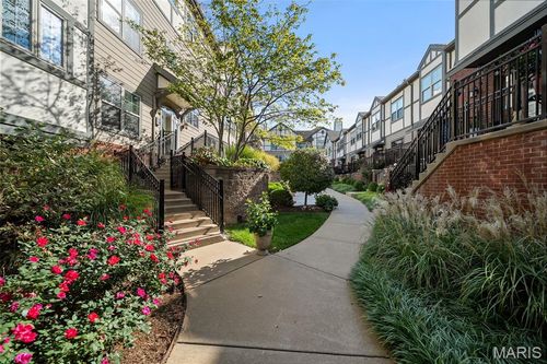 apt-302-2211 S Grand Blvd, Saint Louis, MO, 63104-1600 | Card Image