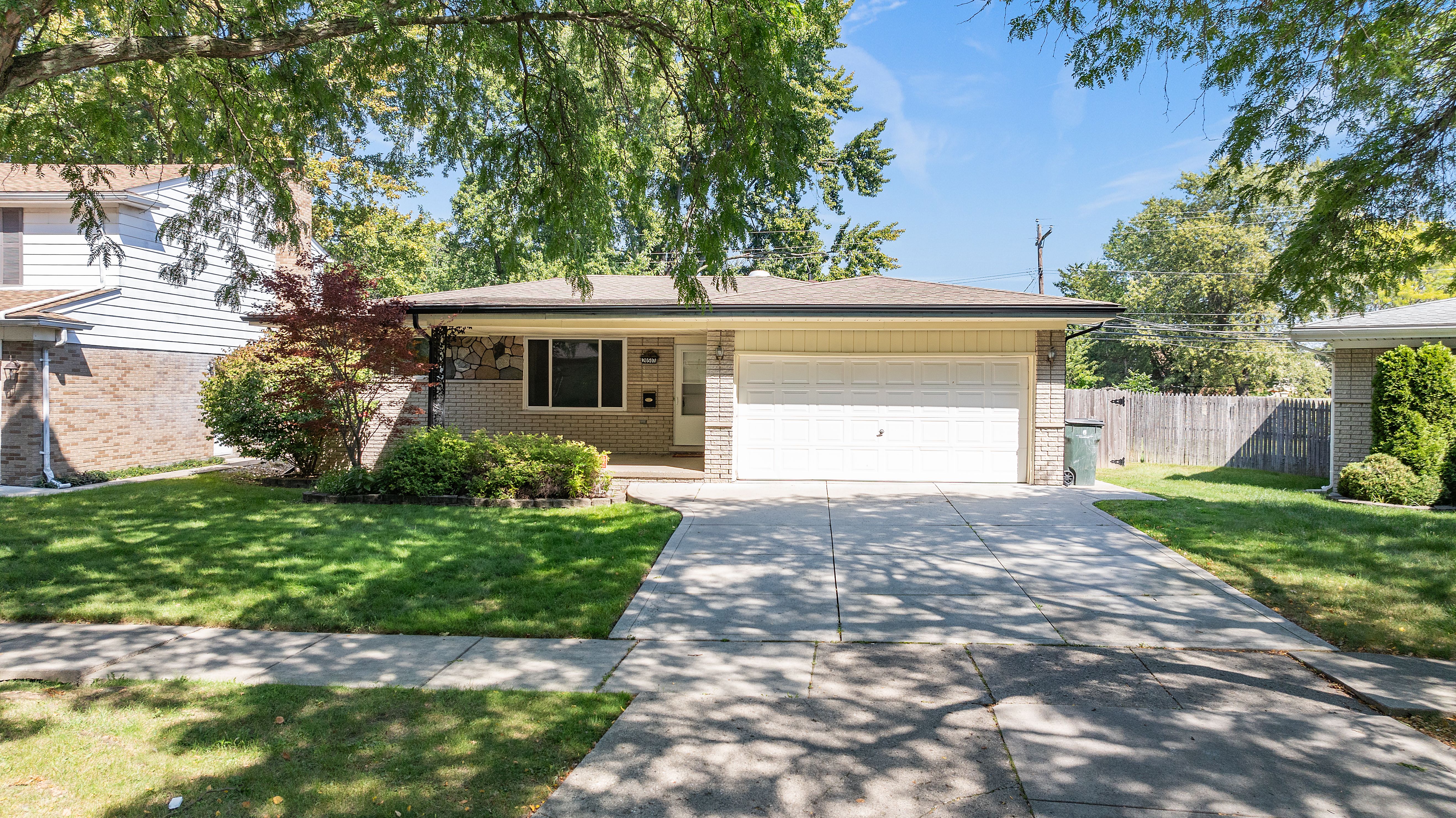 Mauer St, Saint Clair Shores, MI 48080