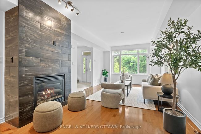 182 Meandering Brook Dr, House attached with 4 bedrooms, 4 bathrooms and 2 parking in Gloucester ON | Image 10