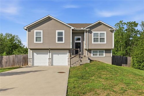 404 Timbercreek Dr, Belton, MO, 64012-3107 | Card Image