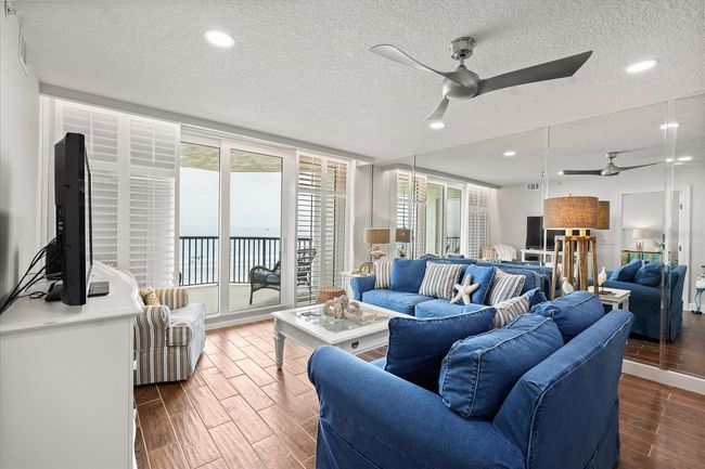 Living Room | Image 23