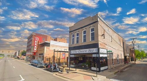 2702 Lee St, Greenville, TX, 75401-4107 | Card Image