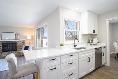 10-30 Whitcomb Cir, Madison, WI, 53711-2631 | Card Image