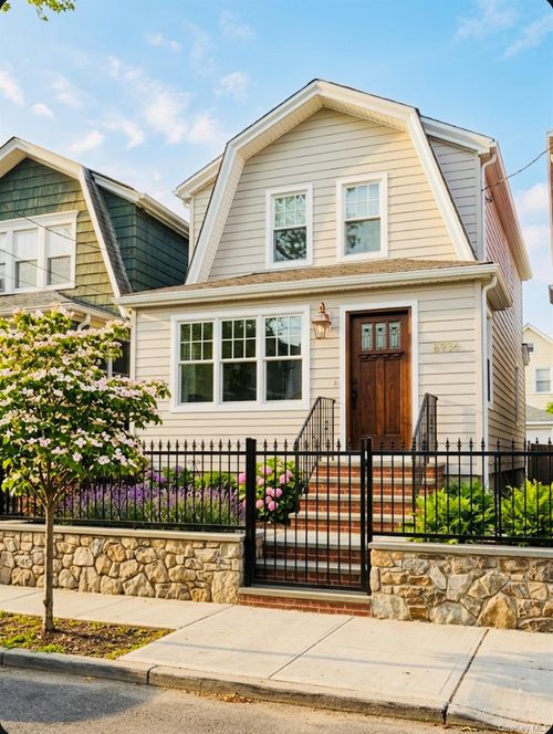8936 90th St, Woodhaven, NY, 11421-2618 | Card Image