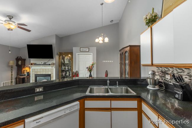 UNIT-32 - 5869 Crosswinds Dr, Condo with 2 bedrooms, 2 bathrooms and null parking in Norton Shores MI | Image 12