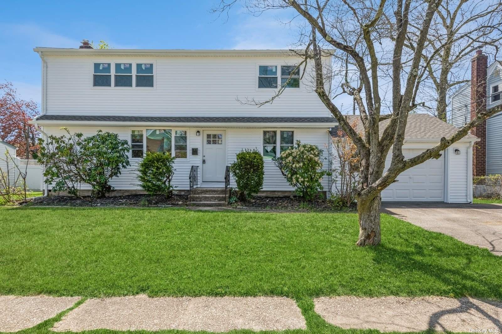 Ford Dr, Massapequa, NY 11758