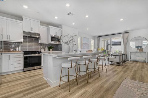 9174 Enterprise Dr, Newark, CA, 94560-7364 | Card Image