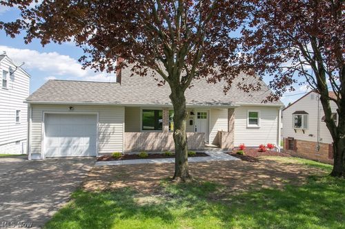 556 Idora Ln, Struthers, OH, 44471-1413 | Card Image