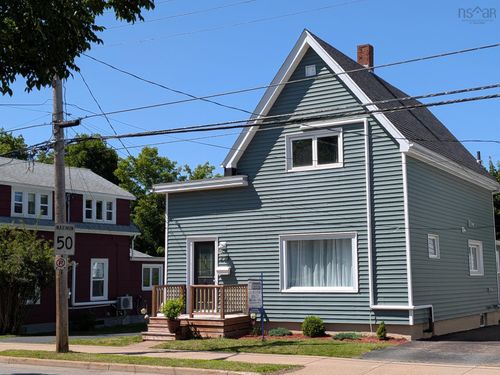 223 Brunswick St, House with 2 bedrooms, 2 bathrooms and 1 parking in Truro NS | Card Image