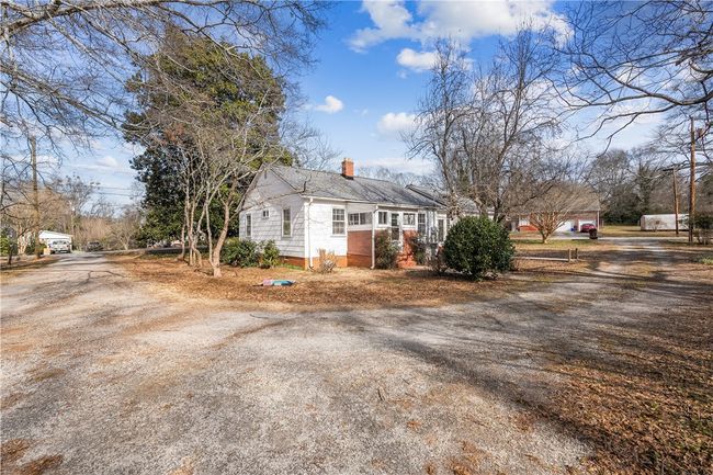 two entrances to driveway | Image 40