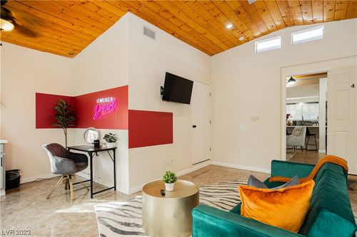 2205 Santa Paula Dr, Las Vegas, NV, 89104-2633 | Card Image