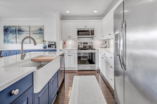 53-53 Blackmount Ct, Fairfield, CT, 06825-1175 | Card Image