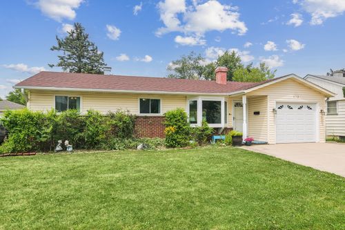 712 Saint Marys Pkwy, Buffalo Grove, IL, 60089-2056 | Card Image