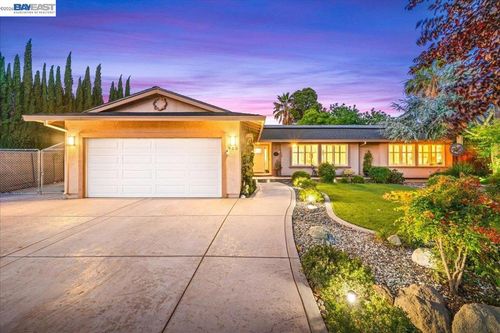960 Kern Ct, Livermore, CA, 94551-1614 | Card Image