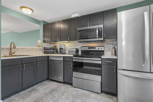 60-60 Stone Ridge Rd, Franklin, MA, 02038-3121 | Card Image