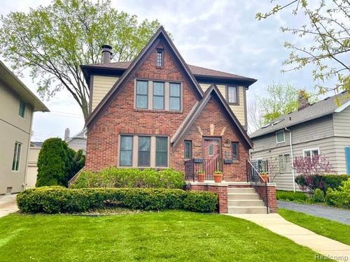 954 Chester St, Birmingham, MI, 48009-4104 | Card Image