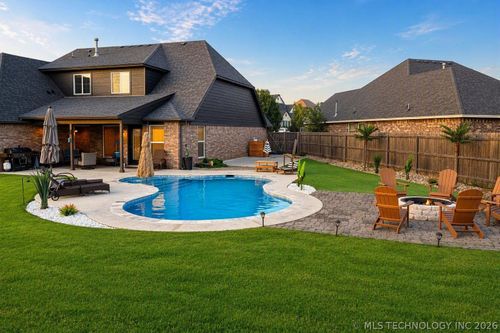 2102 132nd St, Bixby, OK, 74008-2131 | Card Image