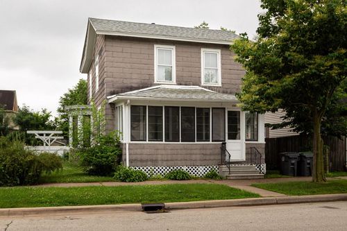 524 Division Street, La Crosse, WI, 54601 | Card Image