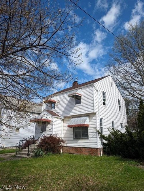 18707 Shawnee Ave, Cleveland, OH, 44119-2707 | Card Image