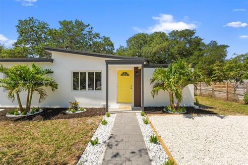104 Allen Rd, West Park, FL, 33023-5229 | Card Image