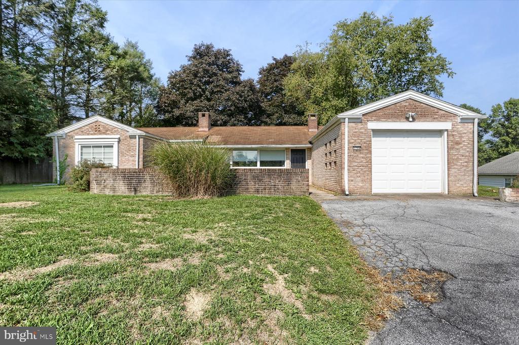 Colonial Rd, Harrisburg, PA 17112