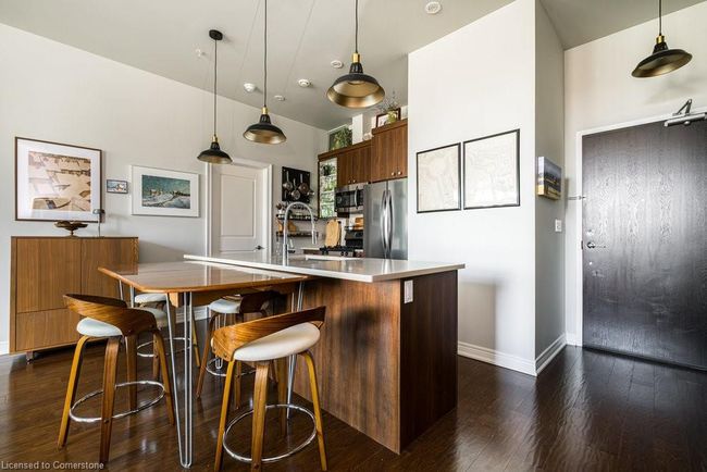 201 - 50 Murray St W, House attached with 2 bedrooms, 1 bathrooms and 1 parking in Hamilton ON | Image 4
