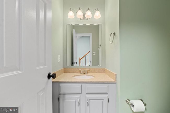 6804 Signature Cir, Townhouse with 3 bedrooms, 4 bathrooms and null parking in ALEXANDRIA VA | Image 27