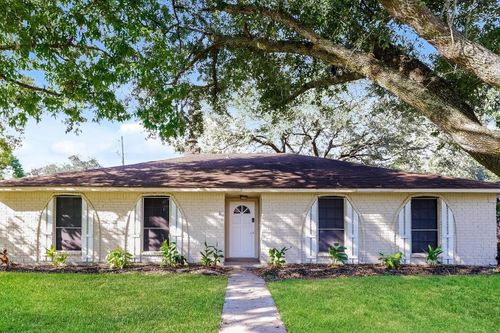 16738 Barcelona Dr, Friendswood, TX, 77546-4126 | Card Image