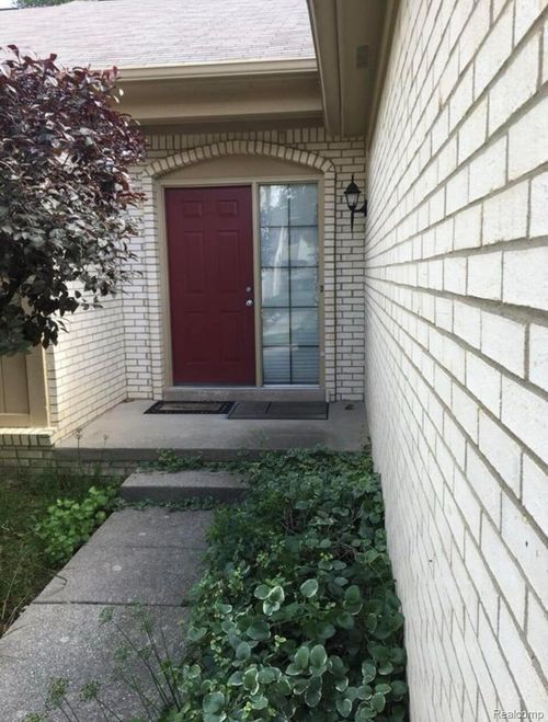 7355 Sherwood Creek Ct, West Bloomfield, MI, 48322-3167 | Card Image