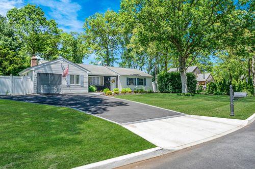 4 Hampton Way, Ridge, NY, 11961-2106 | Card Image