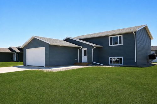 1102 Ne 34th Ave Avenue, ABERDEEN, SD, 57401 | Card Image