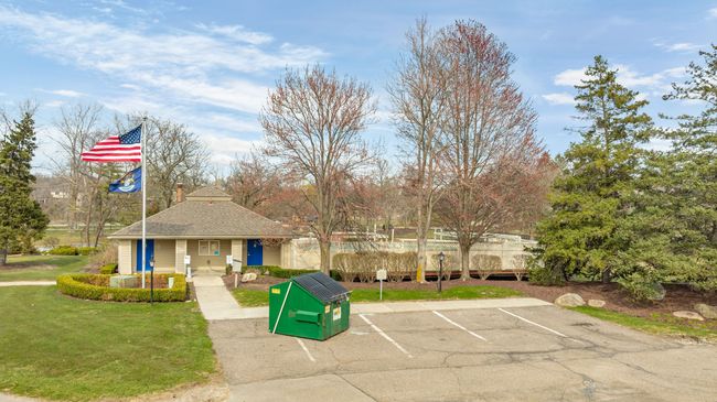 38906 Country Cir, Condo with 2 bedrooms, 3 bathrooms and null parking in Farmington Hills MI | Image 31