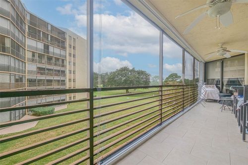 302-7300 Radice Ct, Lauderhill, FL, 33319-4285 | Card Image