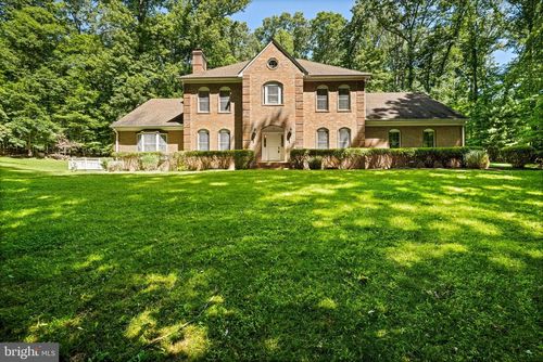 700 Running Brook Dr, GREAT FALLS, VA, 22066-3322 | Card Image