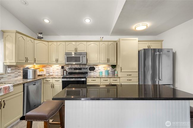 21010 Hobson Rd Se, House other with 3 bedrooms, 3 bathrooms and 7 parking in Yelm WA | Image 14