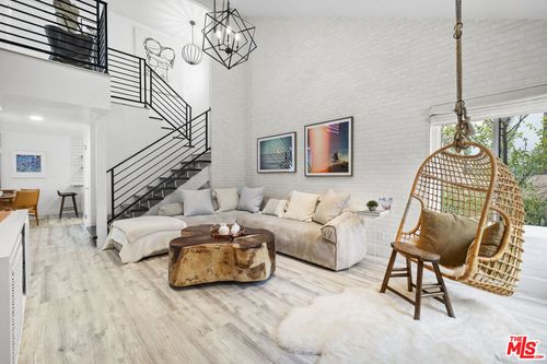 29206 Heathercliff Rd, MALIBU, CA, 90265-4178 | Card Image