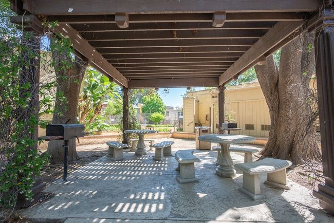 169 - 18350 Hatteras St, Condo with 1 bedrooms, 1 bathrooms and 2 parking in Tarzana CA | Image 24